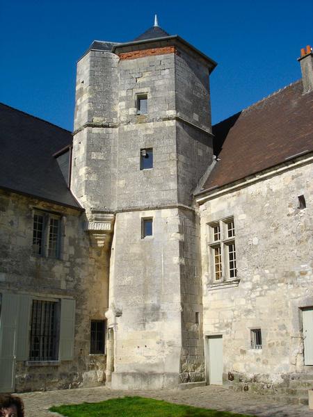 vue générale de la tour d'escalier sud-ouest