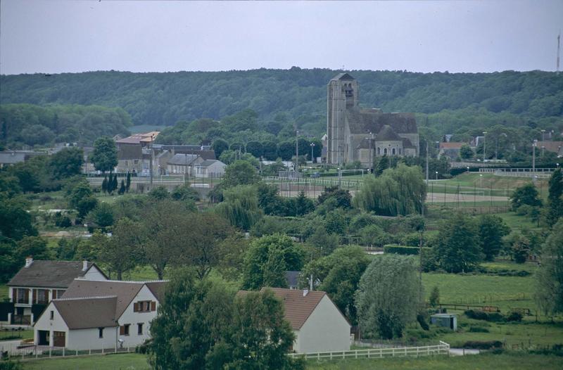 Quartier Faubourg-saint-Jean : église et maisons environnantes