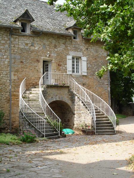 vue générale du double escalier de la façade est