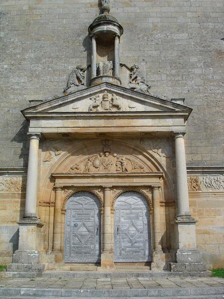 Vue générale du porche d'entrée ouest