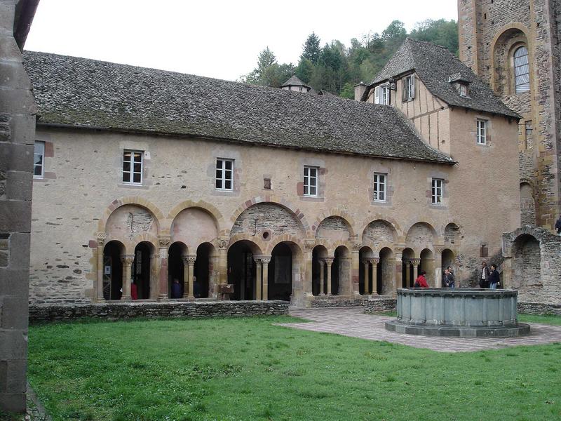 vue générale de la façade est du cloître