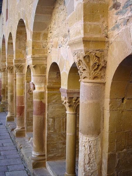 vue partielle de la façade est du cloître