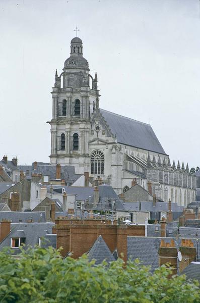 Ensemble sud-ouest et maisons environnantes