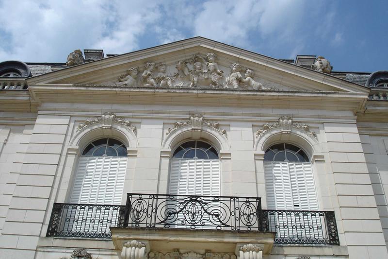 vue partielle de l'avant corps central de la façade sud