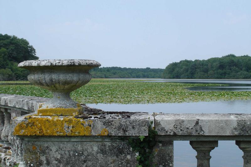 vue générale de l'étang situé au nord