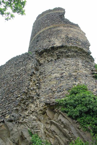 vue générale des ruines du donjon, versant sud