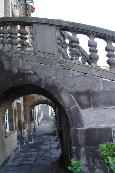 vue partielle de l'escalier d'honneur, façade nord