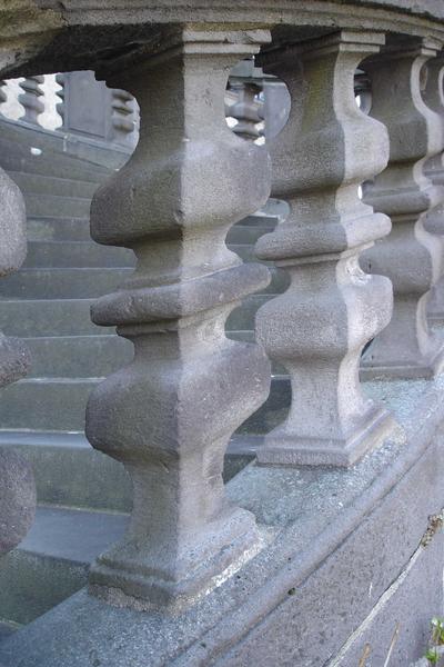 détail des balustres de l'escalier d'honneur, façade nord