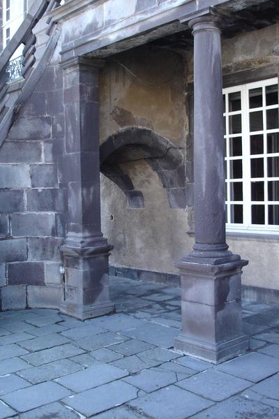 vue partielle de l'escalier d'honneur, façade nord