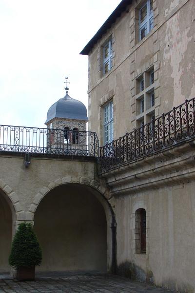 vue partielle de la façade est et de la galerie sud