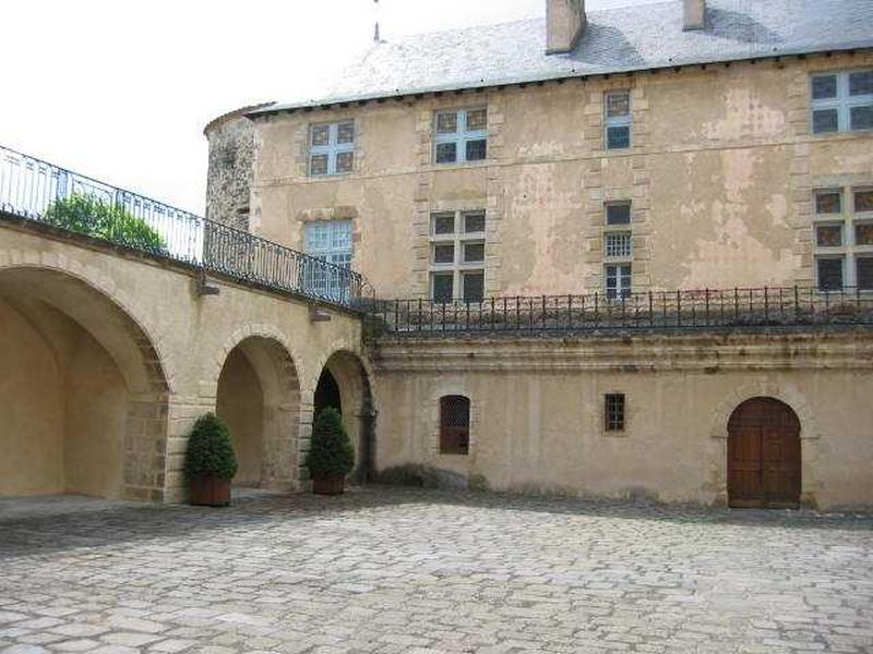 vue partielle de la façade est et de la galerie sud