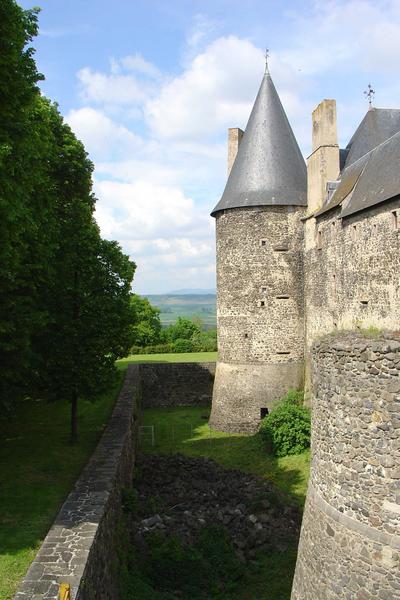 vue générale des douves ouest, tour nord-ouest