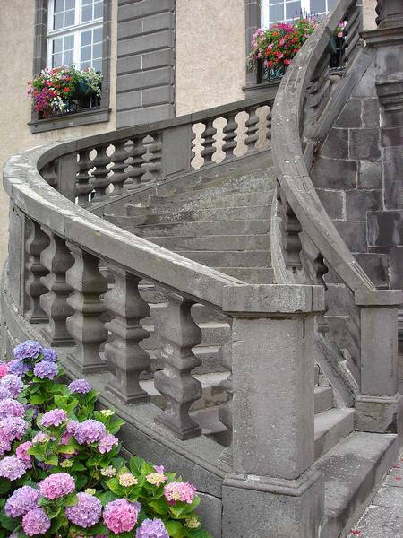 détail de l'escalier de la façade nord, rampe gauche