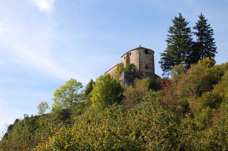 vue générale de l'église dans son environnement