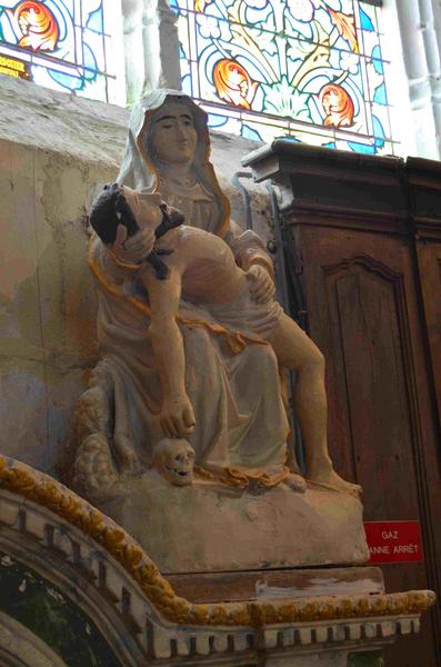 groupe sculpté : Vierge de Pitié, vue générale