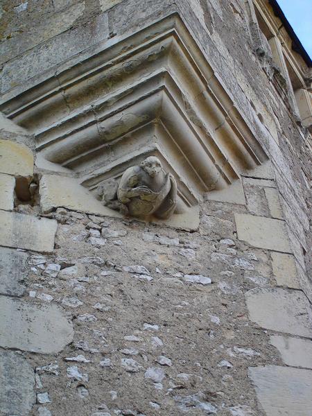 détail d'un élément sculpté de la tour d'escalier, angle Nord-Est