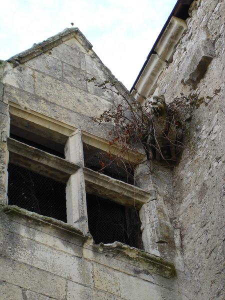 détail, fenêtre à meneau, façade Nord, cour intérieure