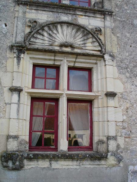 détail, fenêtre à meneau, façade Nord, cour intérieure