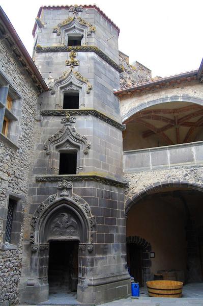 tour d'escalier, cour intérieure, façade Ouest