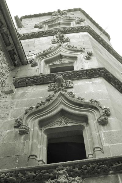 tour d'escalier, cour intérieure, vue partielle, façade Ouest