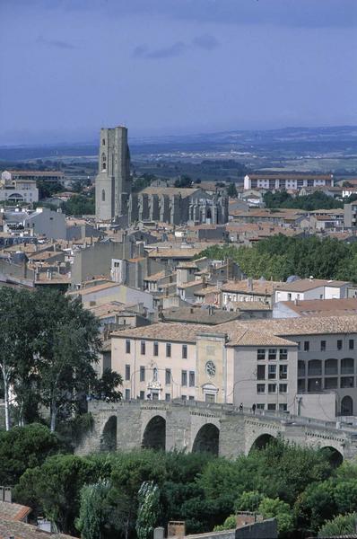 Vue générale de la ville, l'église Saint-Vincent