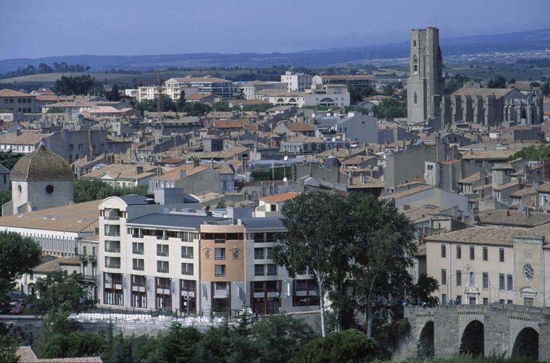 Vue générale de la ville, l'église Saint-Vincent