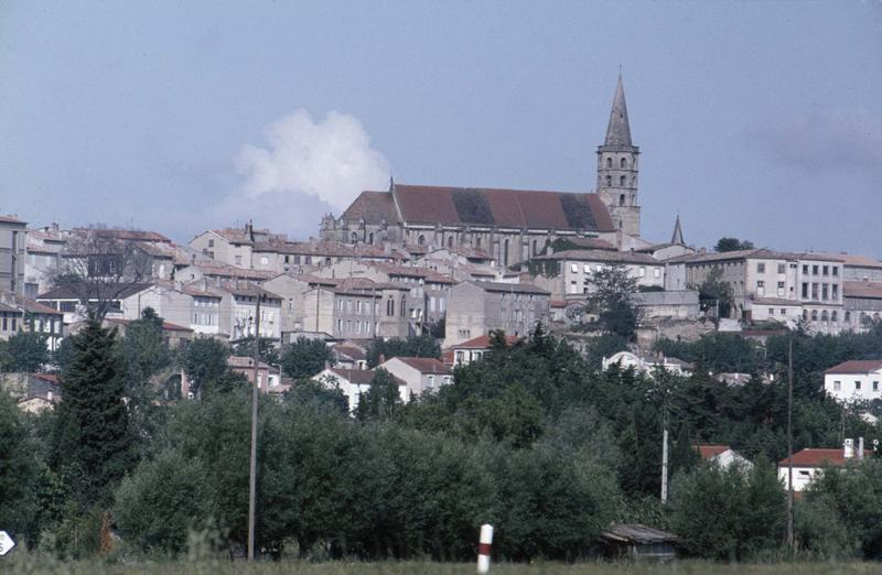 Vue générale de la ville, ensemble sud et clocher de l'église