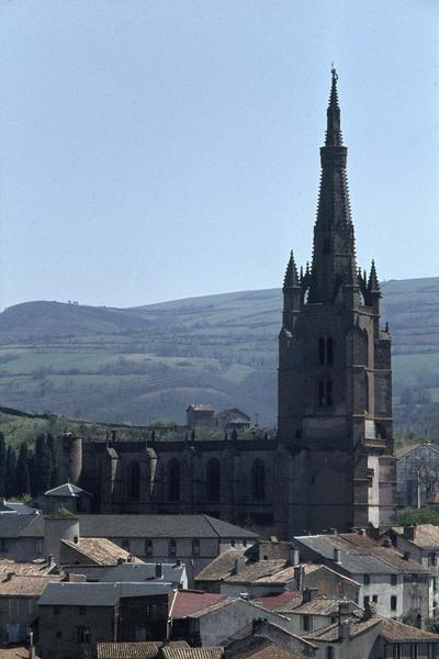 Ensemble nord et clocher, maisons environnantes