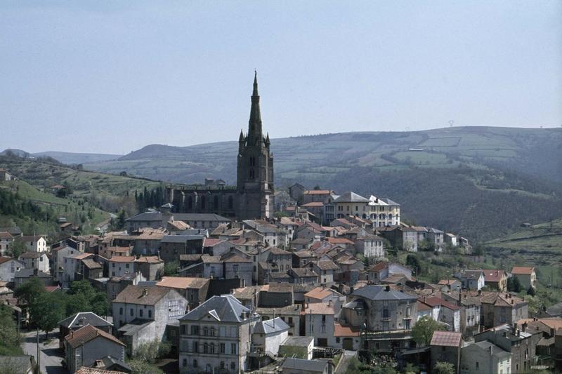 Ensemble nord et clocher, maisons environnantes