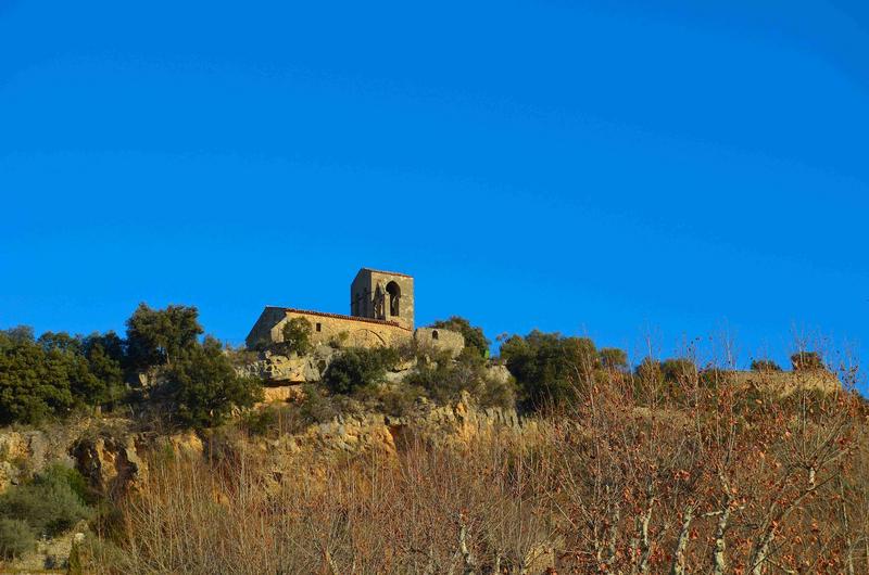 vue générale de l'église dans son environnement