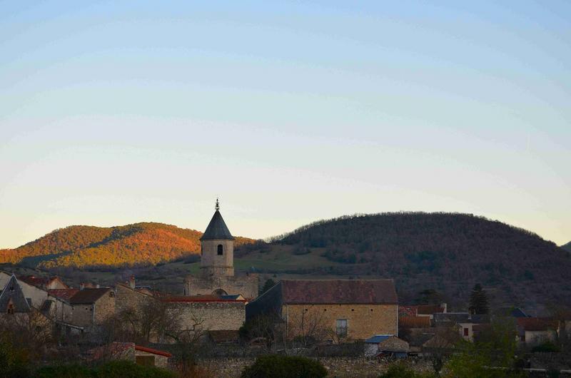 vue générale de l'église dans son environnement