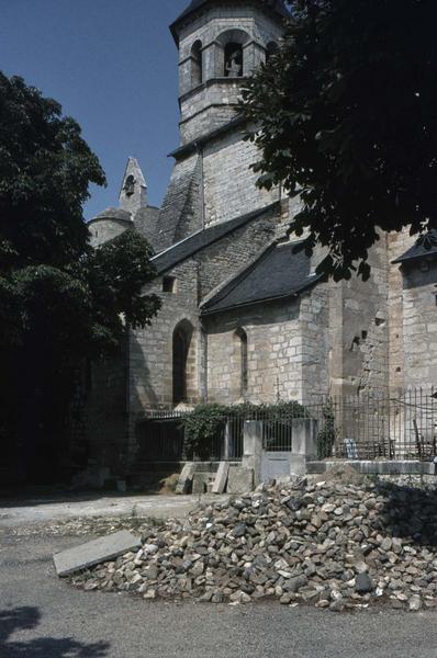 Détail de la façade sud, base du clocher