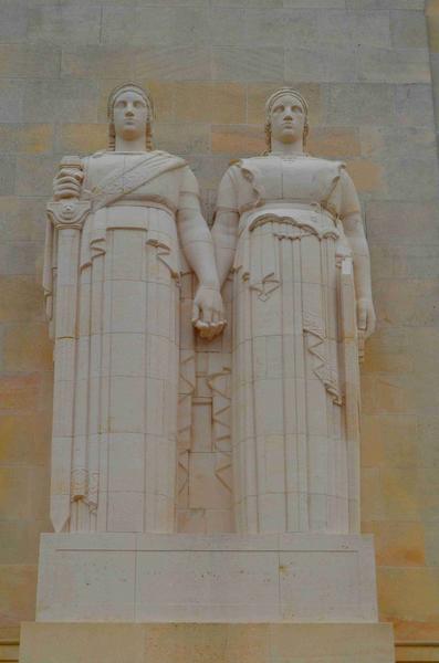 sculpture monumentale de la façade Ouest, vue générale