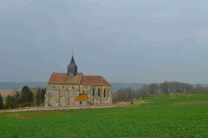 vue générale de l'église dans son environnement