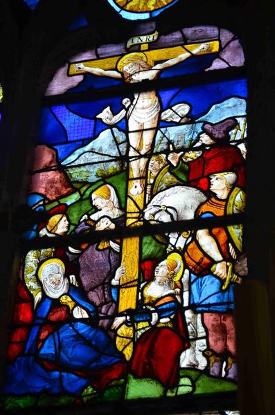 verrière des scènes de la Passion, vue partielle, partie supérieure de la lancette médiane, la crucifixion