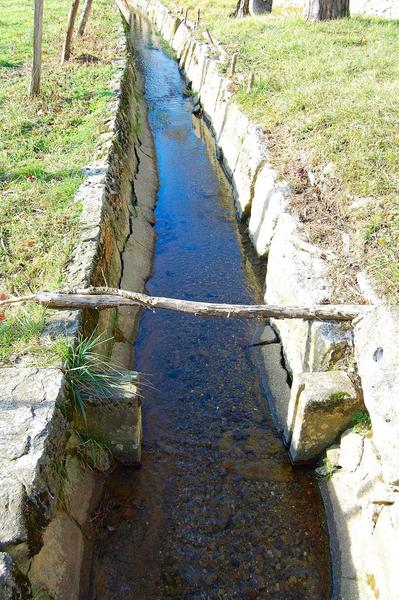 canal, vue partielle