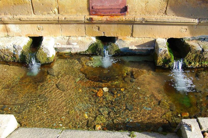 fontaine, vue partielle