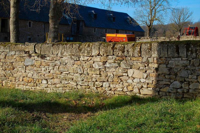 mur de clôture, vue partielle