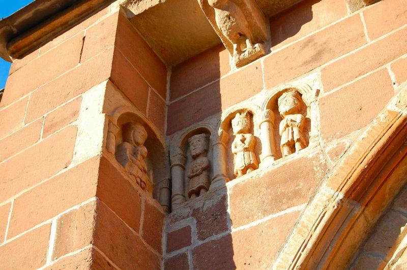 détail des sculptures du porche d'accès sud : adoration des mages (l')