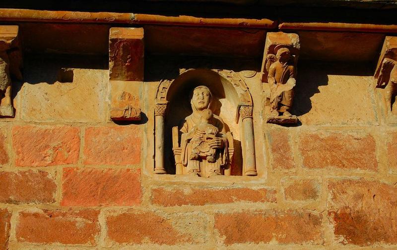 façade sud, détail : Vierge à l'enfant