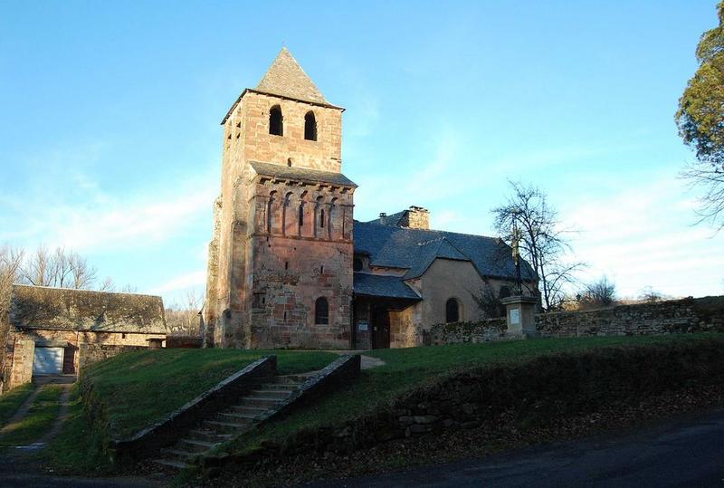 vue générale de l'église dans son environnement