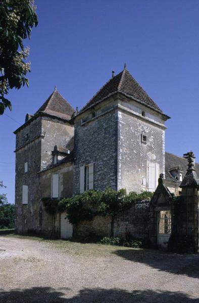 Façade d'entrée, tours