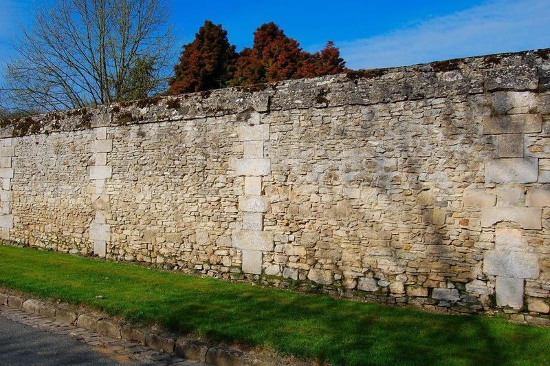 mur de clôture sud du parc, vue partielle