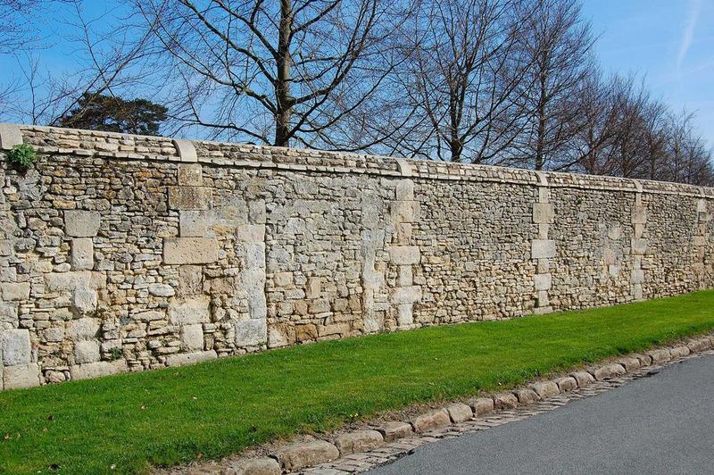 mur de clôture sud du parc, vue partielle