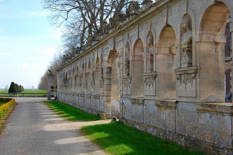 mur sud de la cour d'honneur, vue partielle