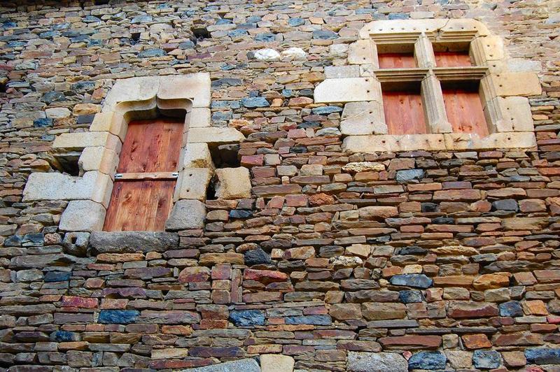 détail des ouvertures, façade est de aile ouest, cour intérieure