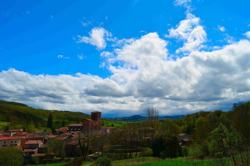 vue générale du village dans on environnement