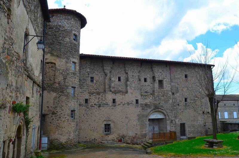 aile sud de l'ancien prieuré, façade nord, vue générale