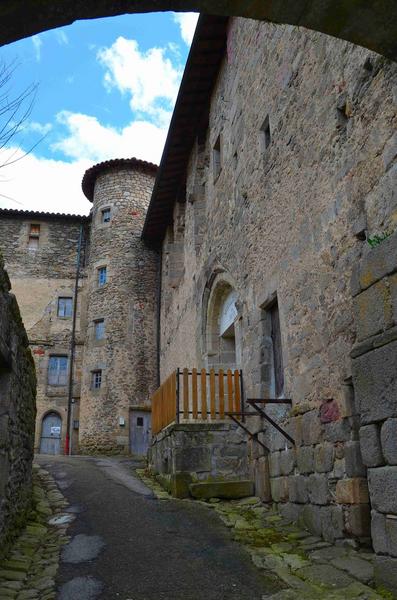 façade nord de l'aile sud de l'ancien prieuré, vue partielle