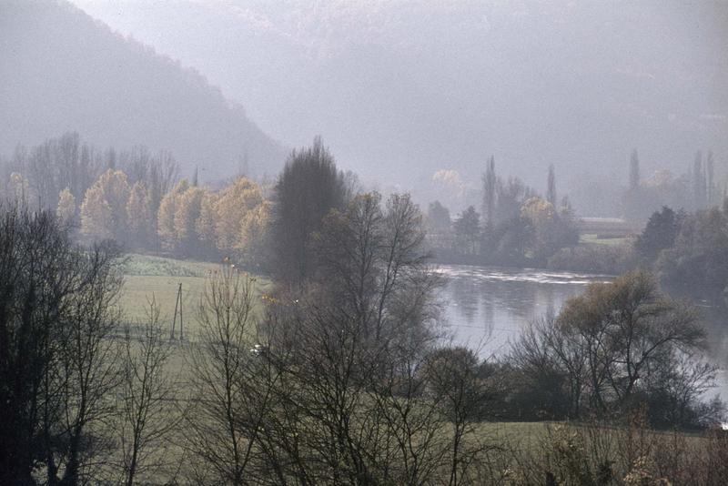 Paysage montagneux dans la vallée de la Dordogne